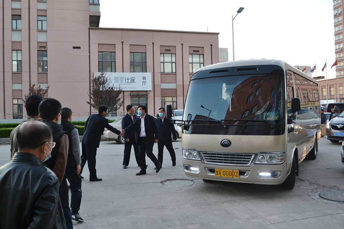 濰坊市委副書記、市長(zhǎng)劉運(yùn)一行4人蒞臨山東中凱濰坊市進(jìn)口冷鏈集中監(jiān)管專倉(cāng)參觀督導(dǎo)疫情防控工作